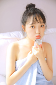 女生露隐私
